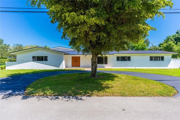 12525 SW 68th Ct Pinecrest, FL 33156