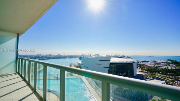 888 Biscayne Blvd #1603 Miami, FL 33132