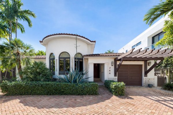 744 Lakeview Dr Miami Beach, FL 33140