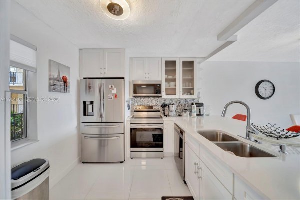 2801 Somerset Dr #215 Lauderdale Lakes, FL 33311