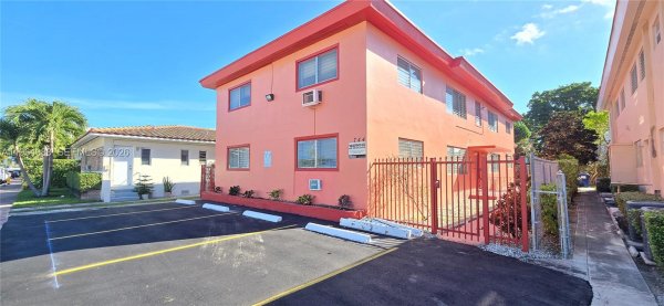 744 85th St #1 Miami Beach, FL 33141