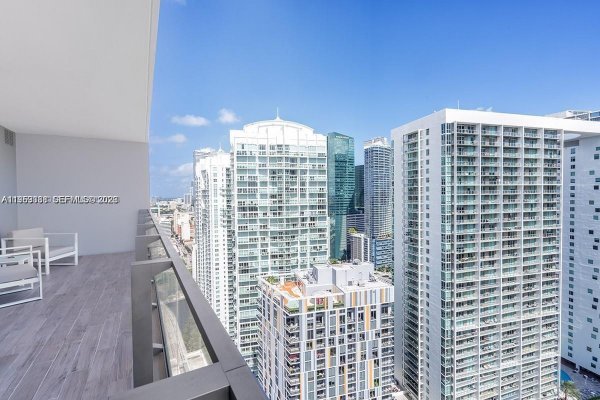 68 SE 6th St #2807 Miami, FL 33131