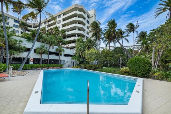 170 Ocean Ln Dr #310 Key Biscayne, FL 33149