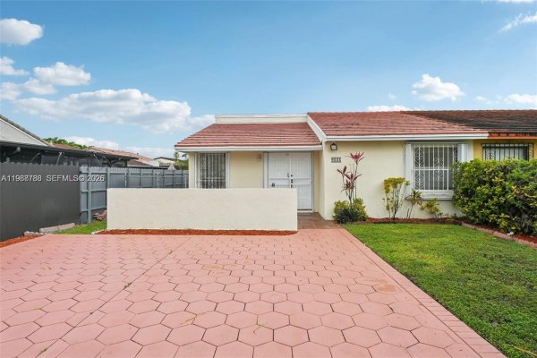 9585 SW 1st Ter Miami, FL 33174