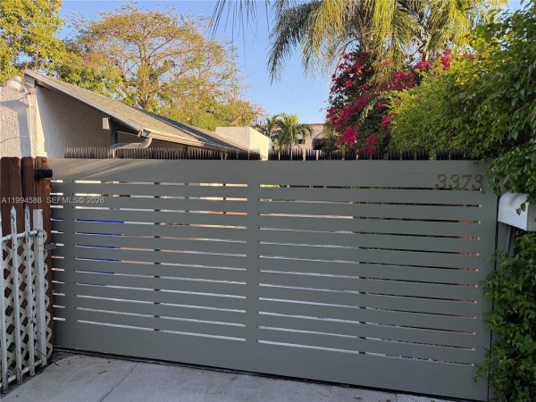 3373 SW 29th Ter Miami, FL 33133