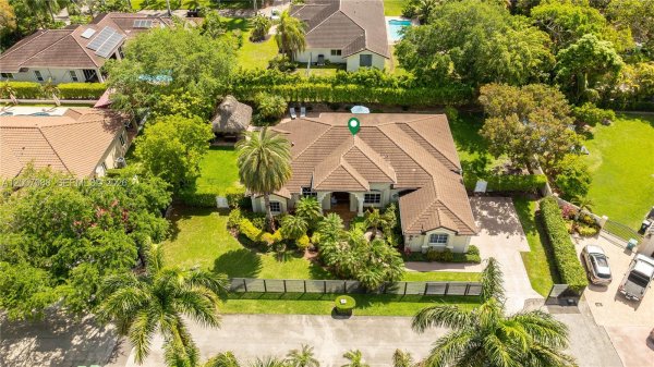 14831 SW 95th Ct Miami, FL 33176