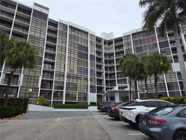 400 Leslie Dr #416 Hallandale Beach, FL 33009