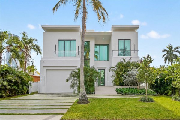 278 190th St Sunny Isles Beach, FL 33160