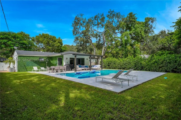 7521 SW 63rd Ct South Miami, FL 33143