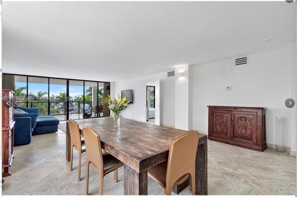 2575 S Bayshore Dr #4A Miami, FL 33133