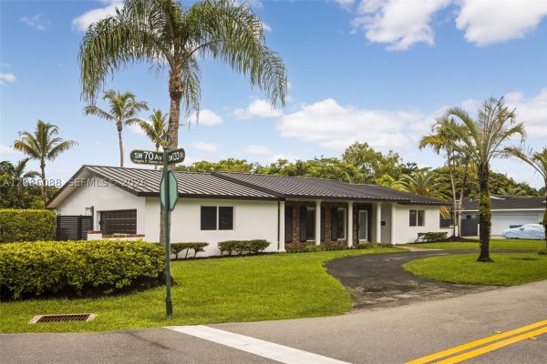 13240 SW 70th Ave Pinecrest, FL 33156