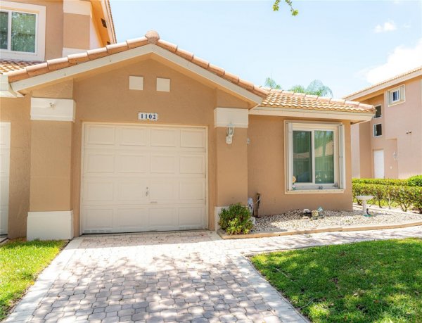 1102 SW 158th Pembroke Pines, FL 33027