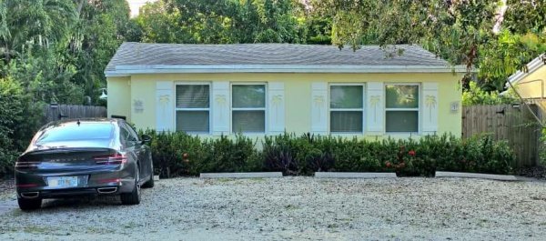 1215 NE 13th Ave Fort Lauderdale, FL 33304