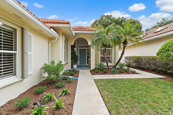 231 E Tall Oaks Cir Palm Beach Gardens, FL 33410