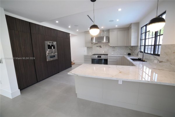 1345 Hollywood Blvd Hollywood, FL 33019