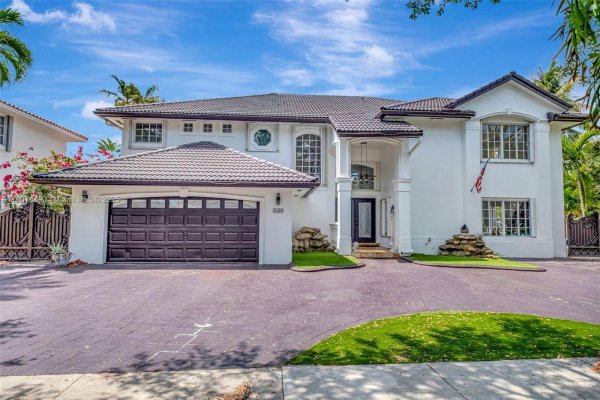 8360 NW 159th Ter Miami Lakes, FL 33016