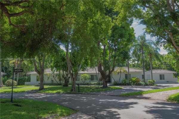 13200 SW 59th Ave Pinecrest, FL 33156