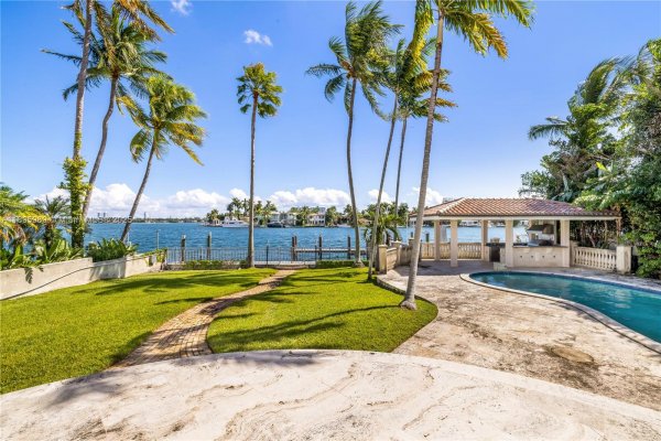 617 E Dilido Dr Miami Beach, FL 33139