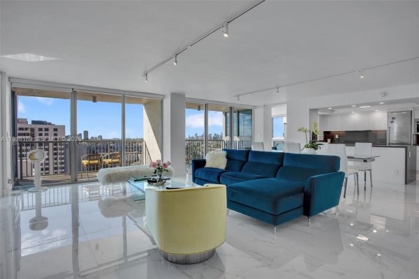 2655 Collins Ave #PH06/08 Miami Beach, FL 33140