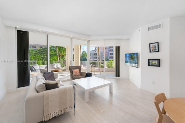 715 Crandon Blvd #305 Key Biscayne, FL 33149