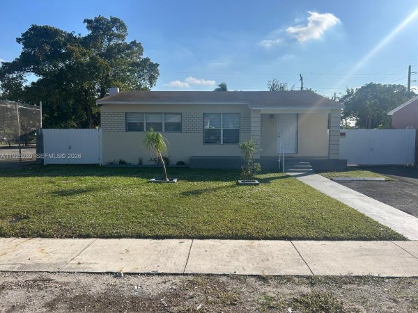 806 NW 18th St Fort Lauderdale, FL 33311