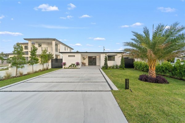 2735 SW 65th Ave Miami, FL 33155