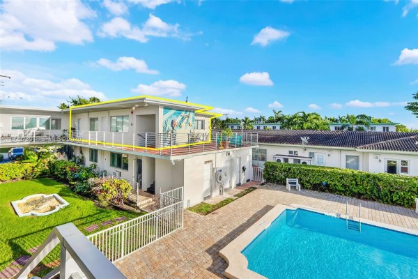 2250 Bay Dr #17 Miami Beach, FL 33141