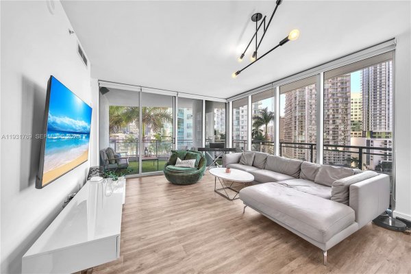 90 SW 3rd St #1213 Miami, FL 33130