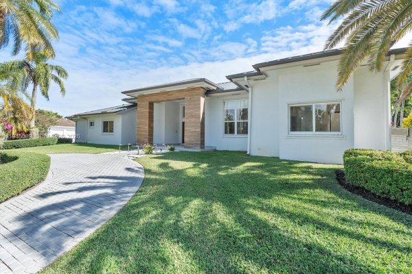 15501 SW 77th Ave Palmetto Bay, FL 33157