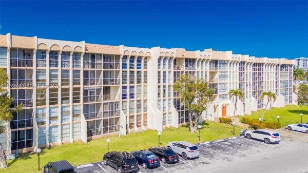 801 Three Iss Blvd #111 Hallandale Beach, FL 33009