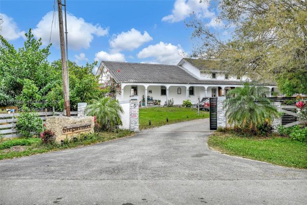 18950 SW 50th St Southwest Ranches, FL 33332