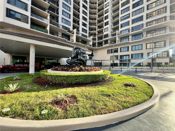 540 Brickell Key Dr #202 Miami, FL 33131