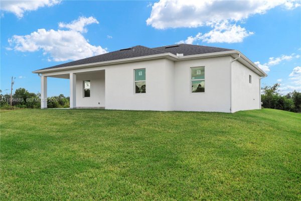 1027 Kirkwood St Lehigh Acres, FL 33974