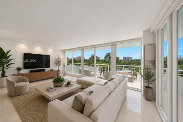 400 S Pointe Dr #409 Miami Beach, FL 33139