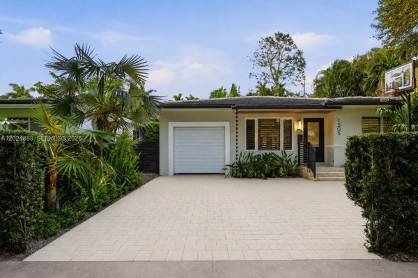 1505 Robbia Ave Coral Gables, FL 33146
