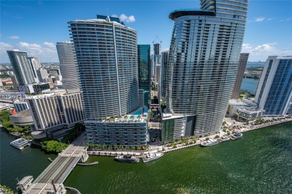 475 Brickell Ave #4115 Miami, FL 33131