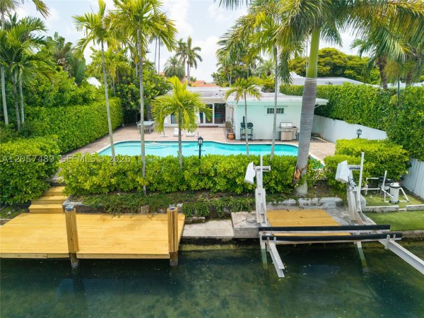 1777 Daytonia Rd Miami Beach, FL 33141