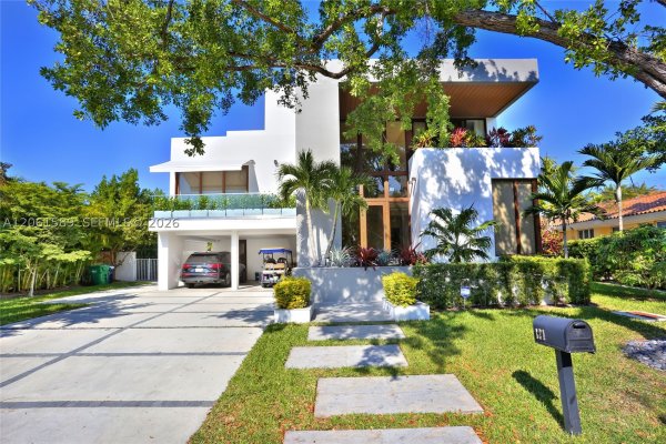 121 Buttonwood Dr Key Biscayne, FL 33149