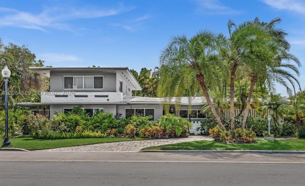 9450 E Broadview Dr Bay Harbor Islands, FL 33154
