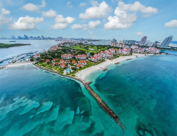 19216 Fisher Is Dr #19216 Fisher Island, FL 33109