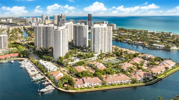 21150 Point Pl #3004 Aventura, FL 33180
