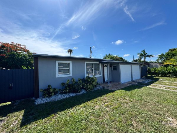2865 NE 13th Pompano Beach, FL 33064