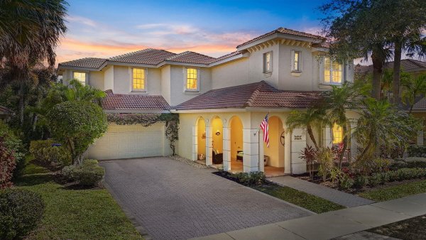 122 Via Castilla Jupiter, FL 33458