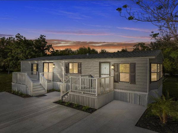 218 S Maple St Fellsmere, FL 32948