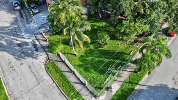280 NW 33rd St Miami, FL 33127