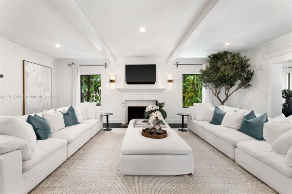 4430 Alton Rd Miami Beach, FL 33140