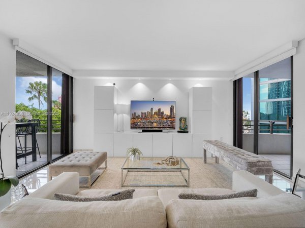 151 SE 15th Rd #501 Miami, FL 33129