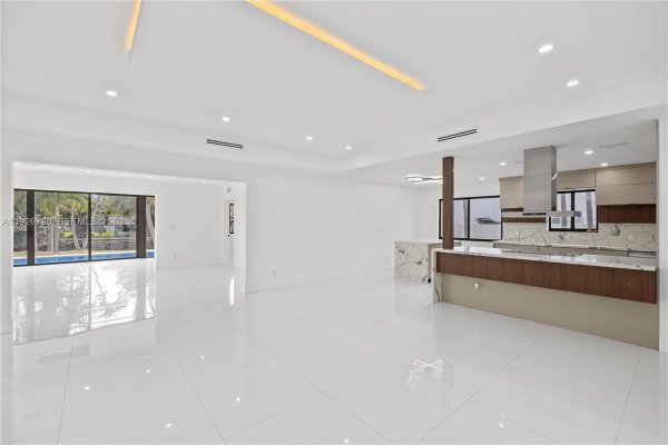 1200 Cleveland Rd Miami Beach, FL 33141