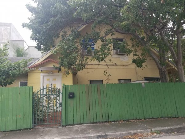 1245 NW 7th Ct Miami, FL 33136