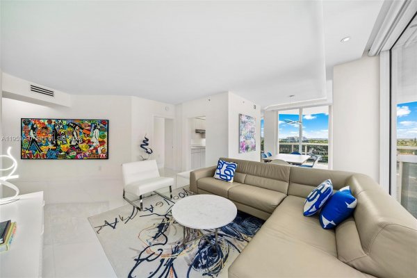4779 Collins Ave #907 Miami Beach, FL 33140